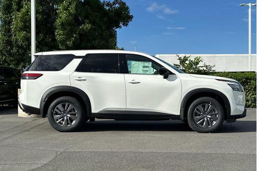 2025 Nissan Pathfinder S FWD