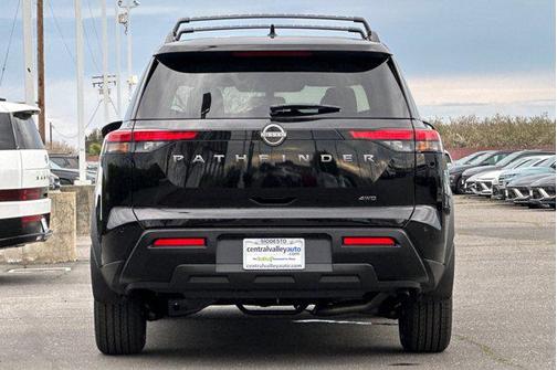 2026 Nissan Pathfinder SV