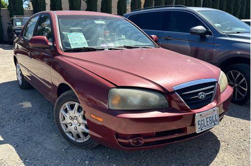 Red 2004 Hyundai ELANTRA