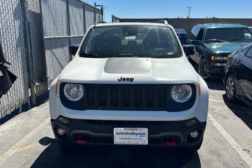 Alpine White Clearcoat 2023 Jeep Renegade Trailhawk