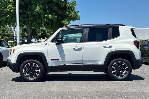 Alpine White Clearcoat 2023 Jeep Renegade Trailhawk