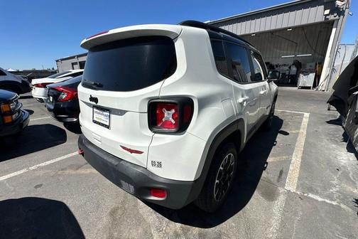 Alpine White Clearcoat 2023 Jeep Renegade Trailhawk