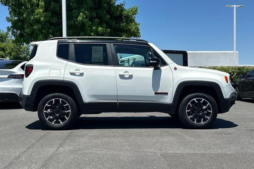 Alpine White Clearcoat 2023 Jeep Renegade Trailhawk