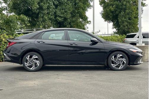 2025 Hyundai ELANTRA Sport