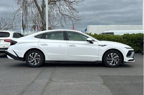 2026 Hyundai SONATA Hybrid Base