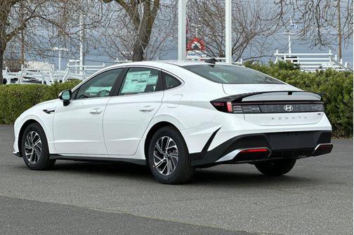 2026 Hyundai SONATA Hybrid Base