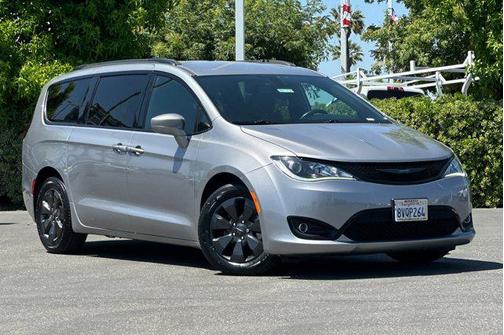 2020 Chrysler Pacifica Hybrid Touring L