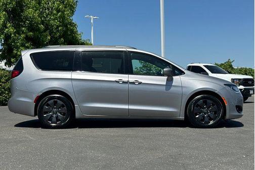 2020 Chrysler Pacifica Hybrid Touring L