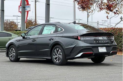 2026 Hyundai SONATA Hybrid Base