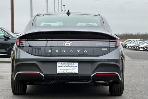 2026 Hyundai SONATA Hybrid Base