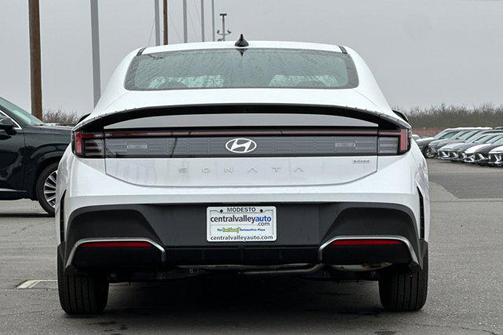 2026 Hyundai SONATA Hybrid Base