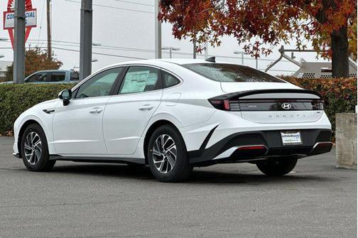 2026 Hyundai SONATA Hybrid Base