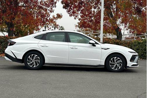 2026 Hyundai SONATA Hybrid Base