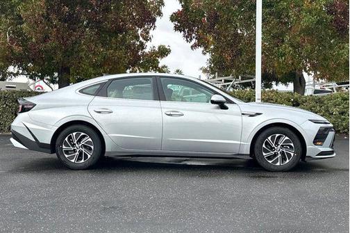 2026 Hyundai SONATA Hybrid Base