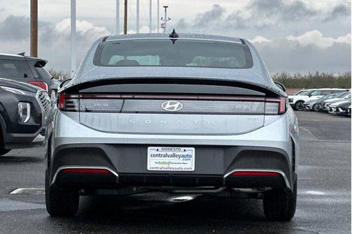 2026 Hyundai SONATA Hybrid Base