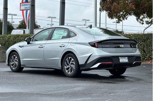 2026 Hyundai SONATA Hybrid Base