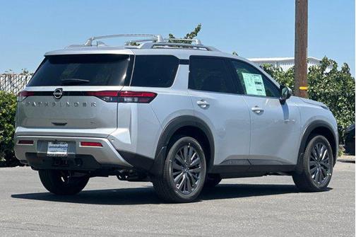 2025 Nissan Pathfinder SL FWD