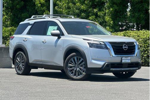 2025 Nissan Pathfinder SL FWD