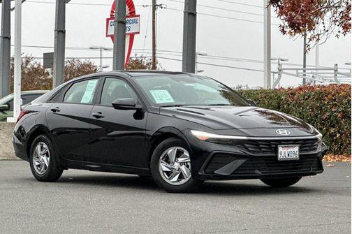 2024 Hyundai ELANTRA SE
