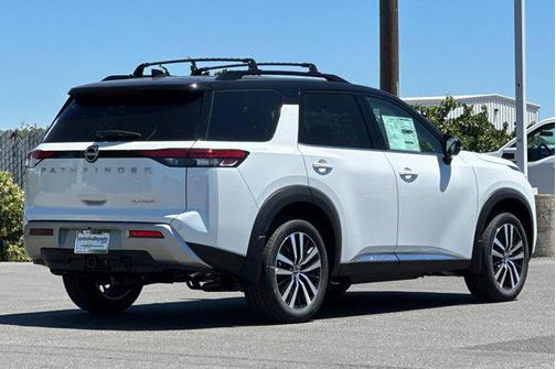 2025 Nissan Pathfinder Platinum FWD
