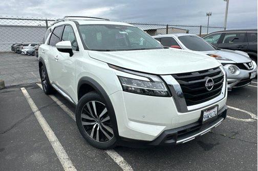 Pearl White Tricoat 2023 Nissan Pathfinder Platinum FWD