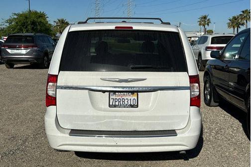 2016 Chrysler Town & Country Touring