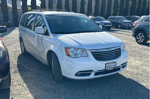 2016 Chrysler Town & Country Touring