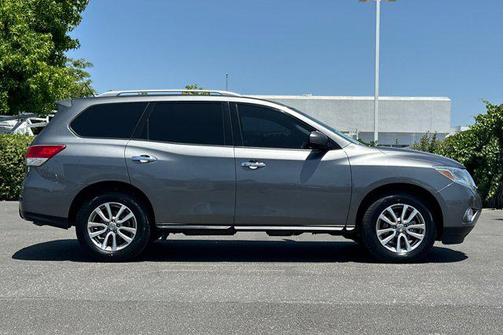 2015 Nissan Pathfinder SV