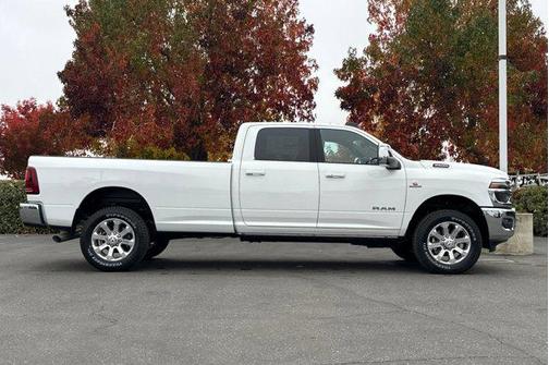 2026 RAM 3500 Laramie Crew Cab 4x4 8' Box