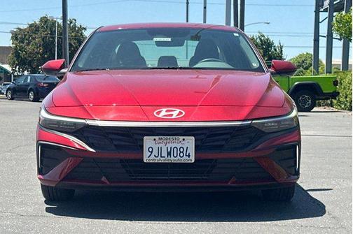 2024 Hyundai ELANTRA SE
