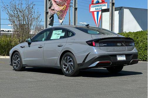 2026 Hyundai SONATA Hybrid Base