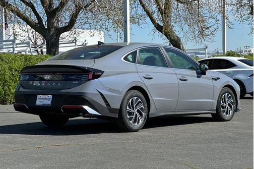 2026 Hyundai SONATA Hybrid Base