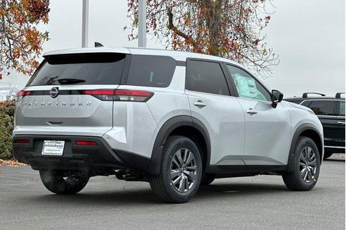 2025 Nissan Pathfinder S FWD