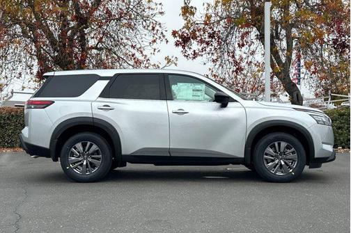 2025 Nissan Pathfinder S FWD