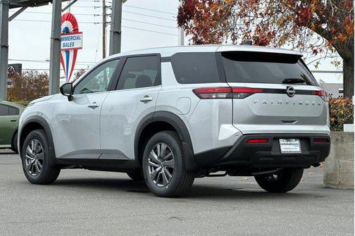 2025 Nissan Pathfinder S FWD