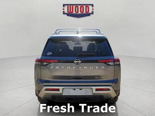 2023 Nissan Pathfinder SL 4WD