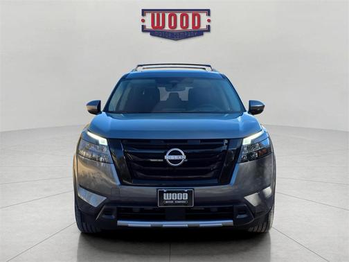 2025 Nissan Pathfinder Platinum 4WD