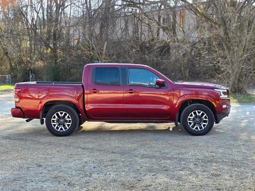 2024 Nissan Frontier SL