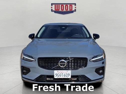 2024 Volvo S60 B5 Plus Dark Theme
