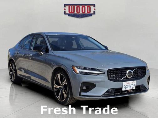 2024 Volvo S60 B5 Plus Dark Theme