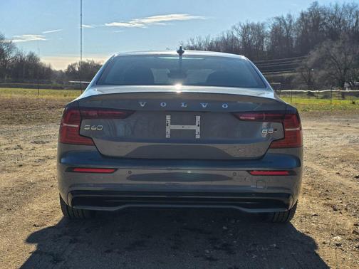 2024 Volvo S60 B5 Plus Dark Theme