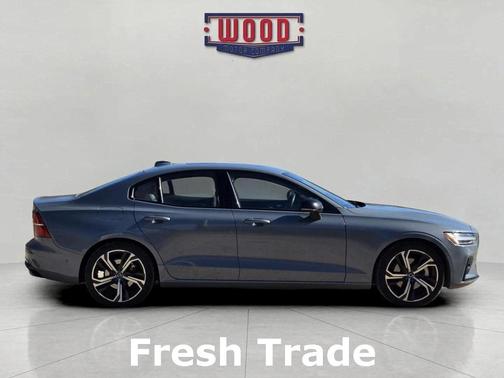 2024 Volvo S60 B5 Plus Dark Theme
