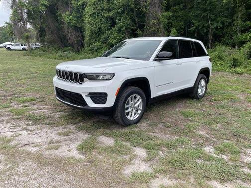 Bright White Clearcoat 2026 Jeep Grand Cherokee Laredo X