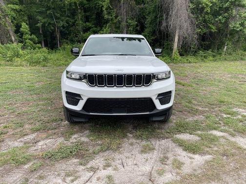 Bright White Clearcoat 2026 Jeep Grand Cherokee Laredo X
