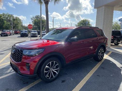 2025 Ford Explorer ST-Line