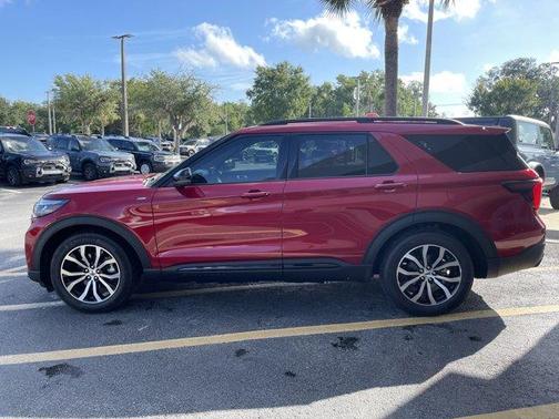 2025 Ford Explorer ST-Line
