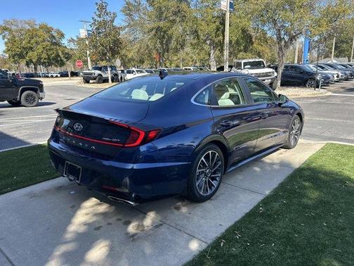 2022 Hyundai SONATA Limited