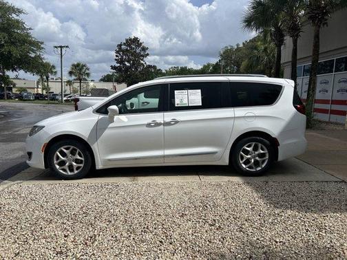 2019 Chrysler Pacifica Touring-L
