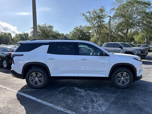 Summit White 2026 Chevrolet Traverse LT