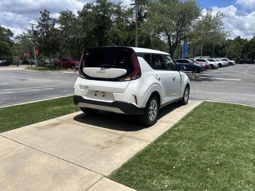 Snow White Pearl 2024 Kia Soul LX